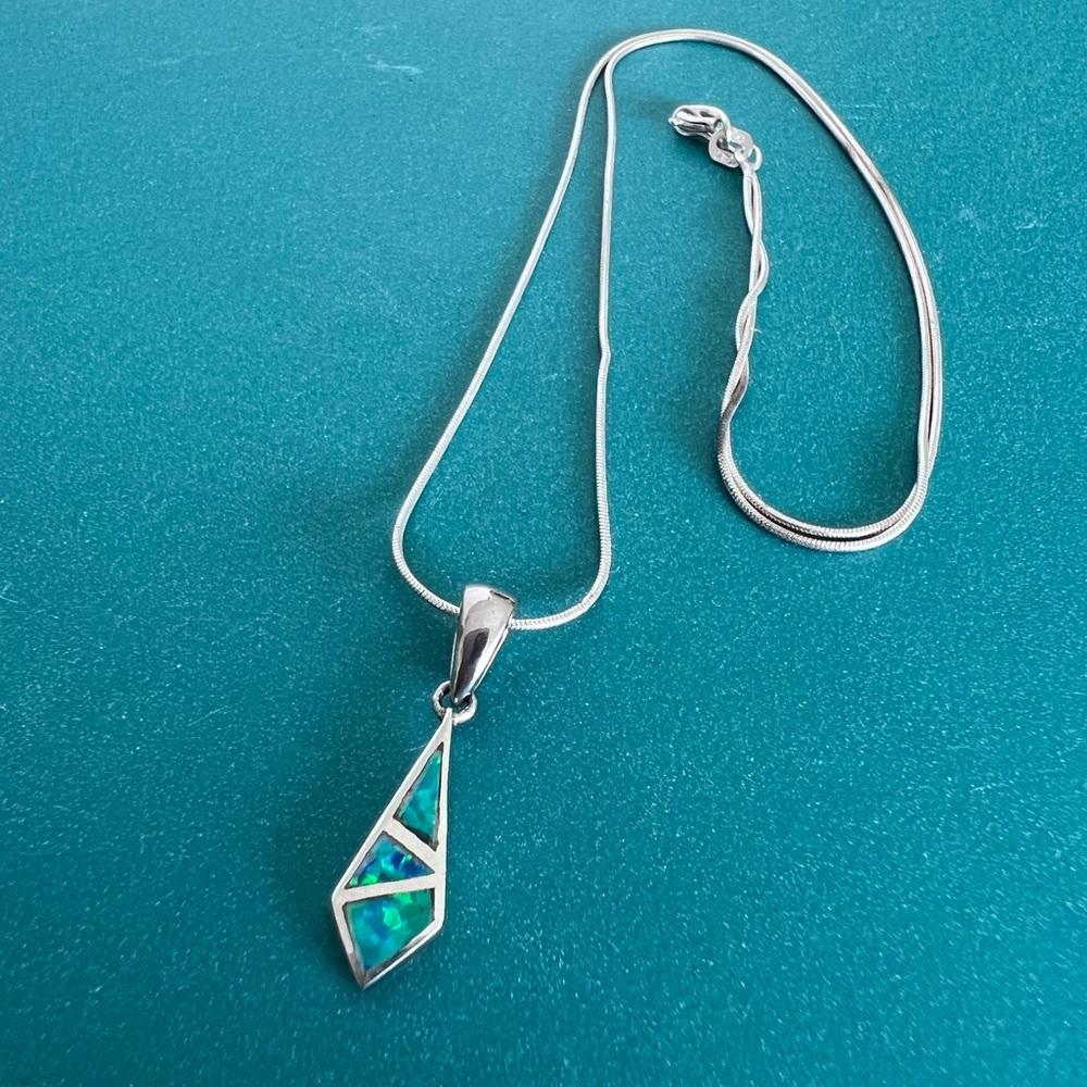 Southwest Style Sterling Silver Faux Opal Inlay Pendant Necklace EUC
